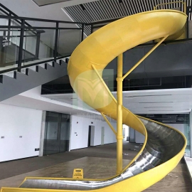 大型室內(nèi)外組合不銹鋼滑梯非標(biāo)新款公園商場(chǎng)游樂(lè)設(shè)備螺旋滑梯定制