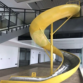 大型室內(nèi)外組合不銹鋼滑梯非標(biāo)新款公園商場(chǎng)游樂(lè)設(shè)備螺旋滑梯定制